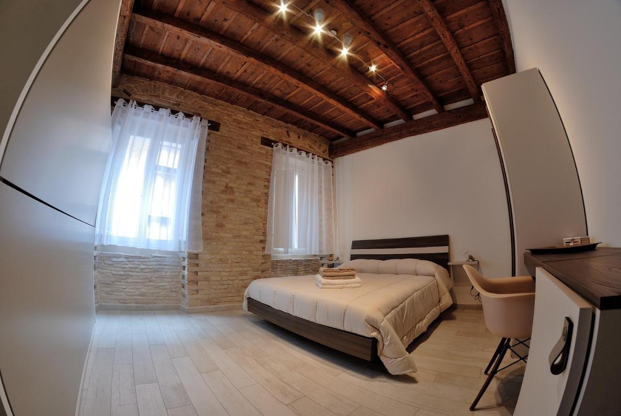 B&B Del Corso Лорето Екстериор снимка