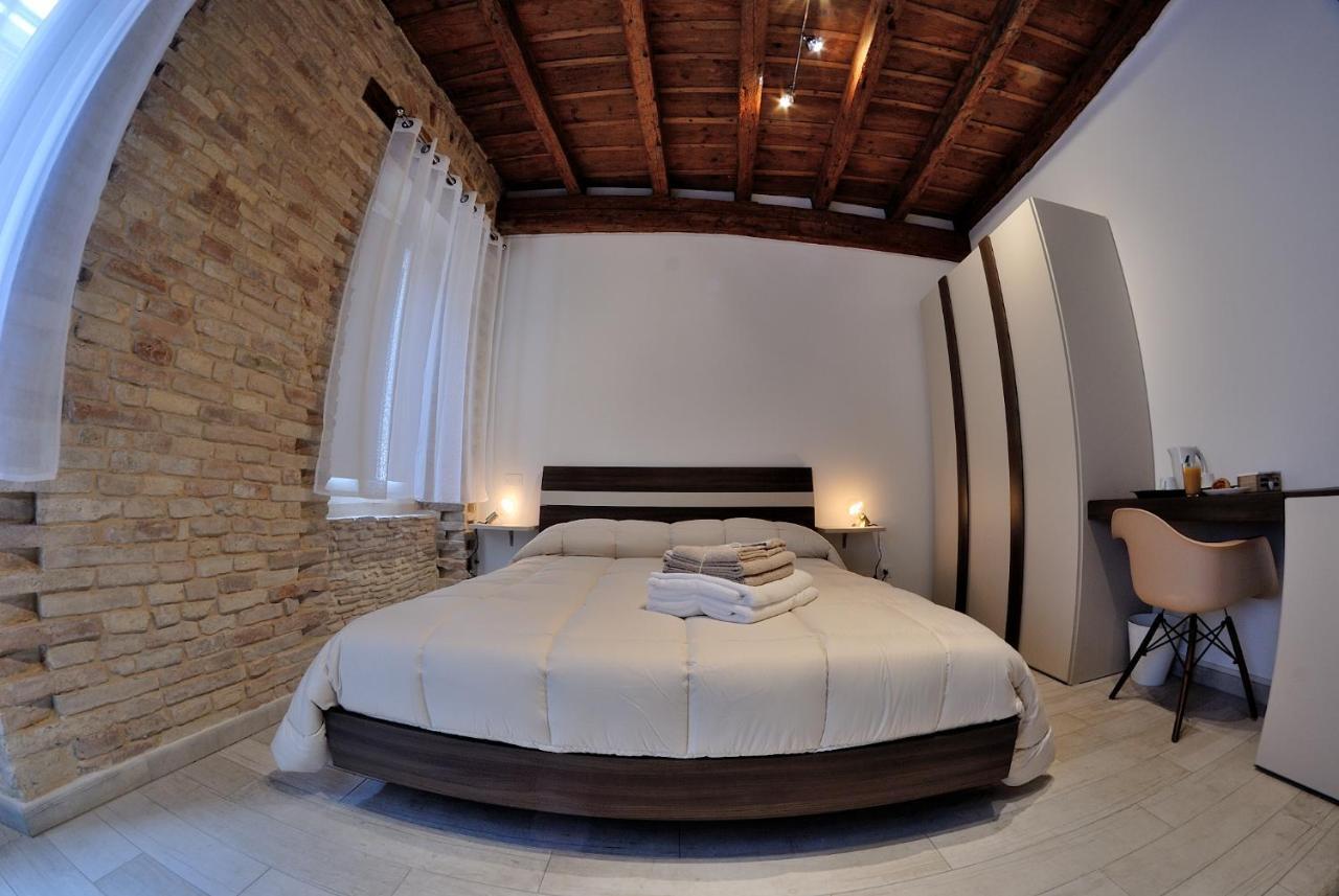 B&B Del Corso Лорето Екстериор снимка